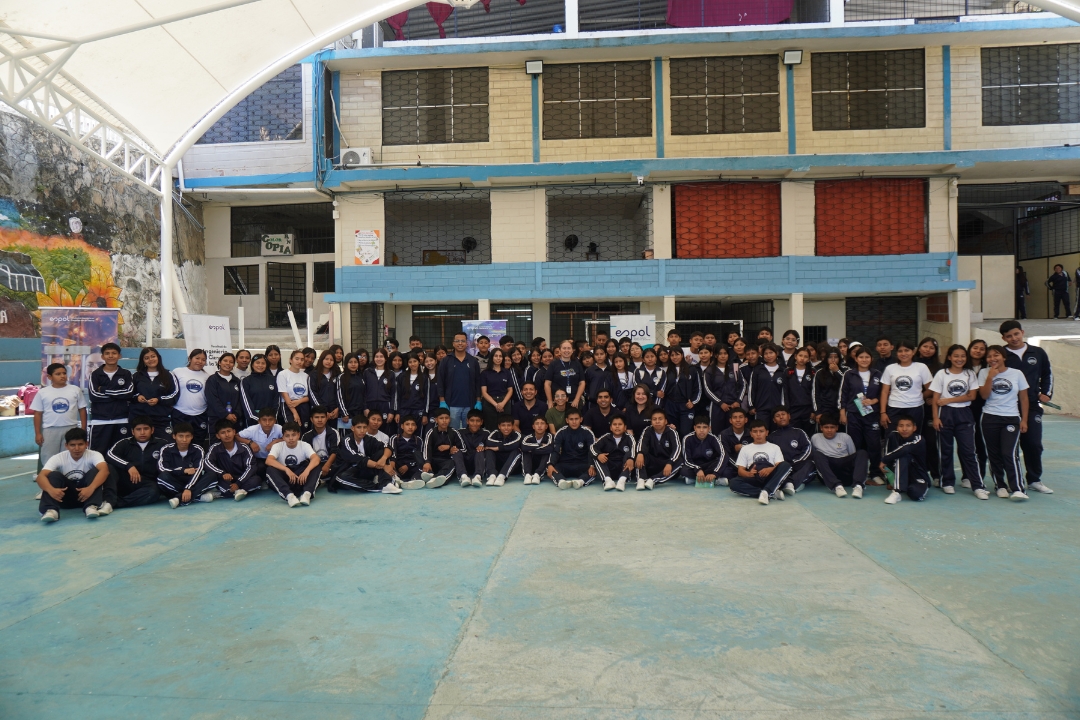 FICT acerca las Ciencias de la Tierra a estudiantes de Olón