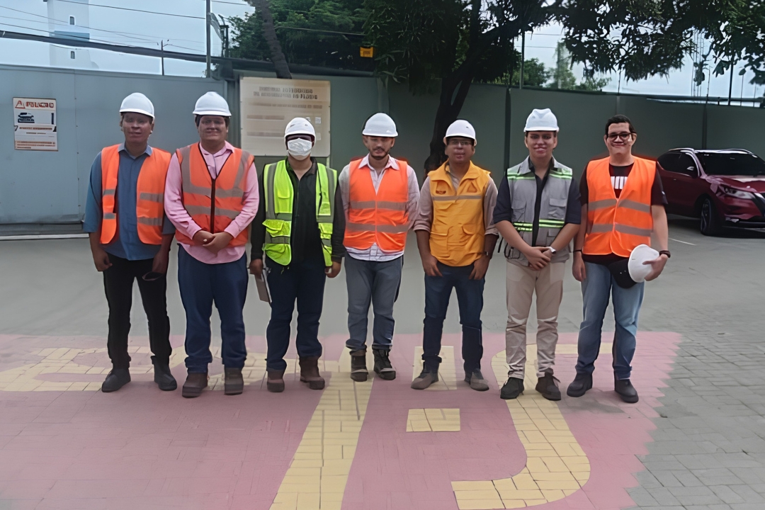 Estudiantes de Ingeniería Civil fortalecen su formación en protección de pisos industriales junto a SIKA