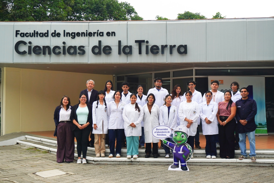 Estudiantes de Ingeniería Ambiental conocen la investigación sobre impactos de la industria hidrocarburífera en ESPOL