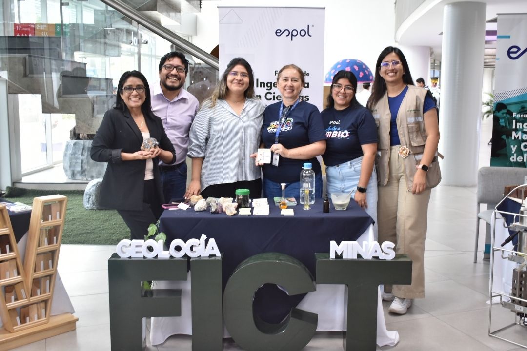 Delegación FICT en feria del evento Ranking de colegios