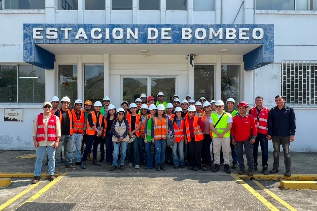 Estudiantes FICT en visita técnica al Complejo La Toma