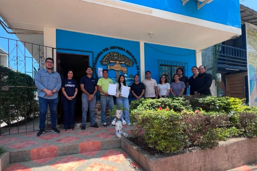 Estudiantes de ESPOL con la Junta Administradora del Sistema Regional de Agua Potable de Olón 