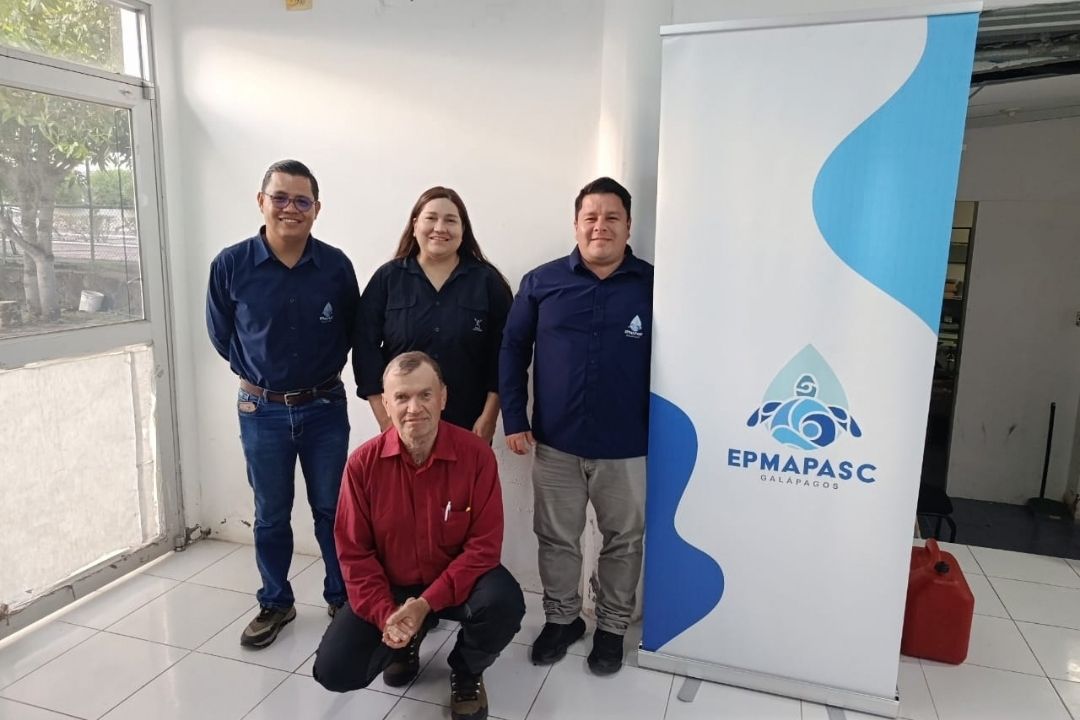Investigadores de FICT-ESPOL en visita técnica en Santa Cruz de Galápagos