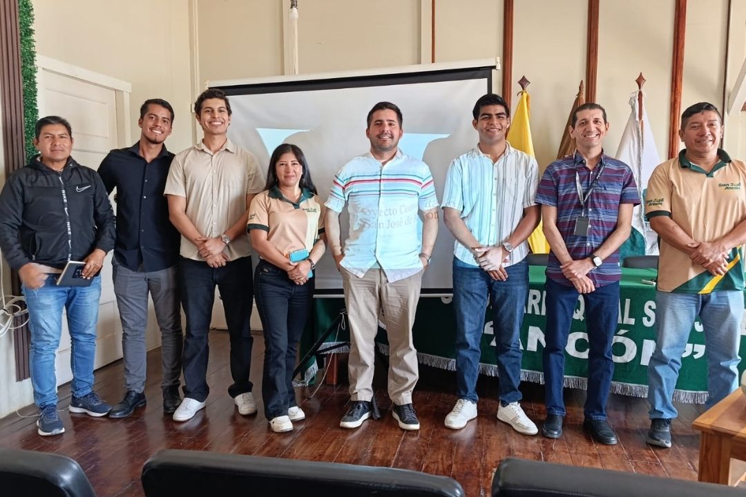 Integrantes del proyecto comunitario en Santa Elena
