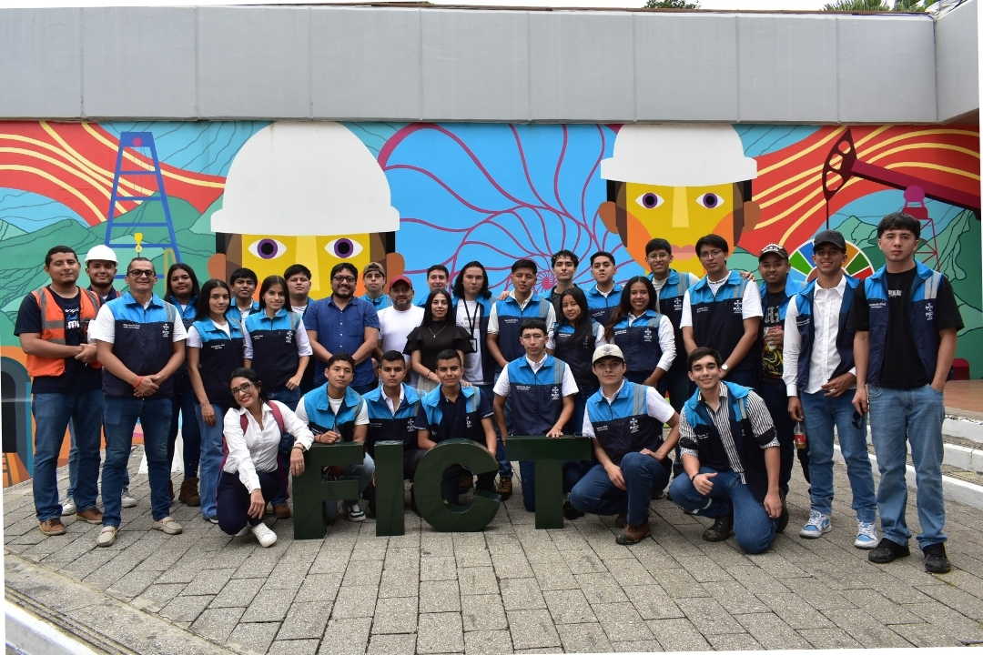 Visita PUCEST a Laboratorios FICT