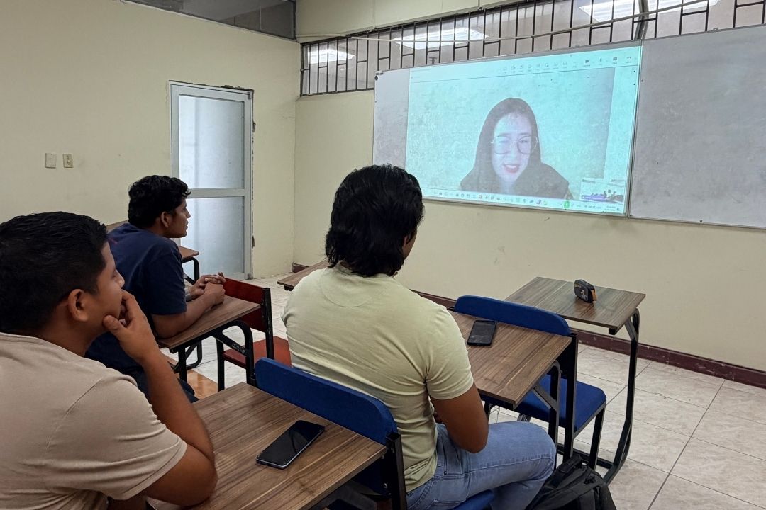 Ph.D. Johanna Zambrano en presentación virtual a estudiantes de ESPOL