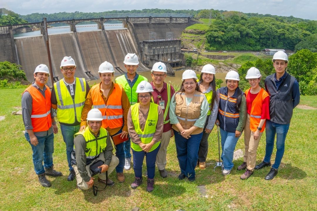 Estudiantes de la Maestría de Ing. Civil realizan visita técnica internacional en Panamá