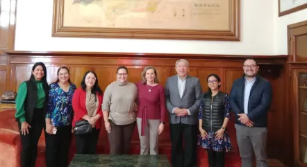 The Escuela Superior Politécnica del Litoral (ESPOL) recognized the contributions of international researchers and faculty members during the ALUMNI-ESPOL Conference