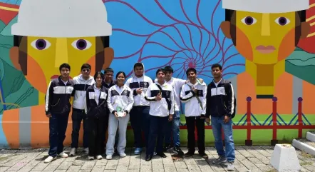 Estudiantes de la U.E. Santo Tomás de Aquino visitan Laboratorios de la FICT