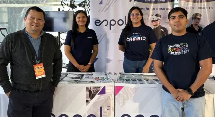 Delegación de la ESPOL en feria académica "Elige Crear" en Cuenca